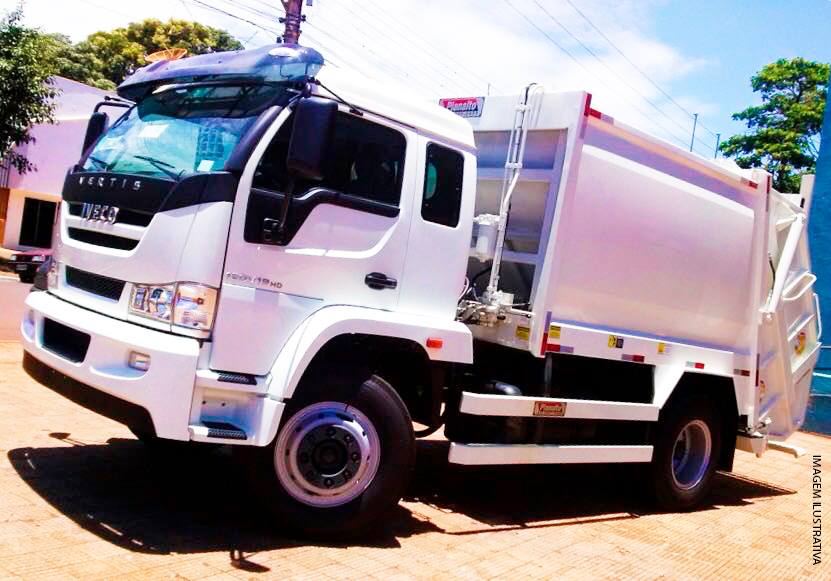 Prefeitura Municipal de São João da Ponte assina Termo de Aquisição de um Caminhão Compactador de Lixo