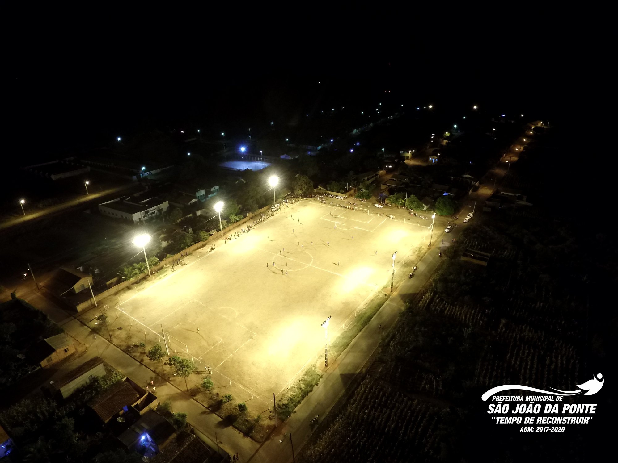 Campo de futebol do Distrito de Simão Campos recebe iluminação