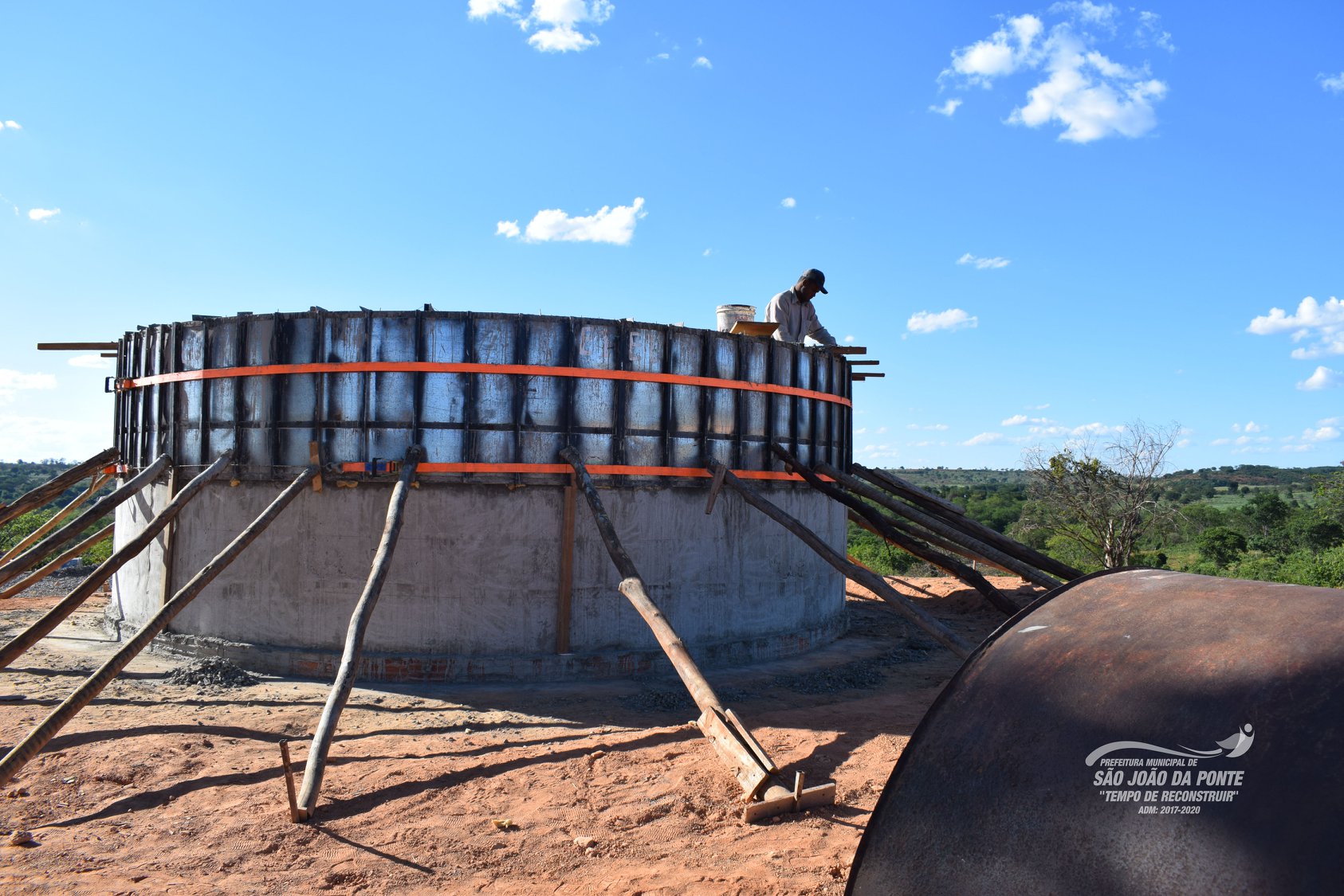 Construção de reservatórios de água avança no município