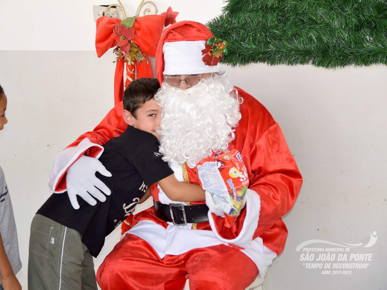 Acendimento das luzes e visita a chegada do Papai Noel abre a programação de natal em São João da Ponte.